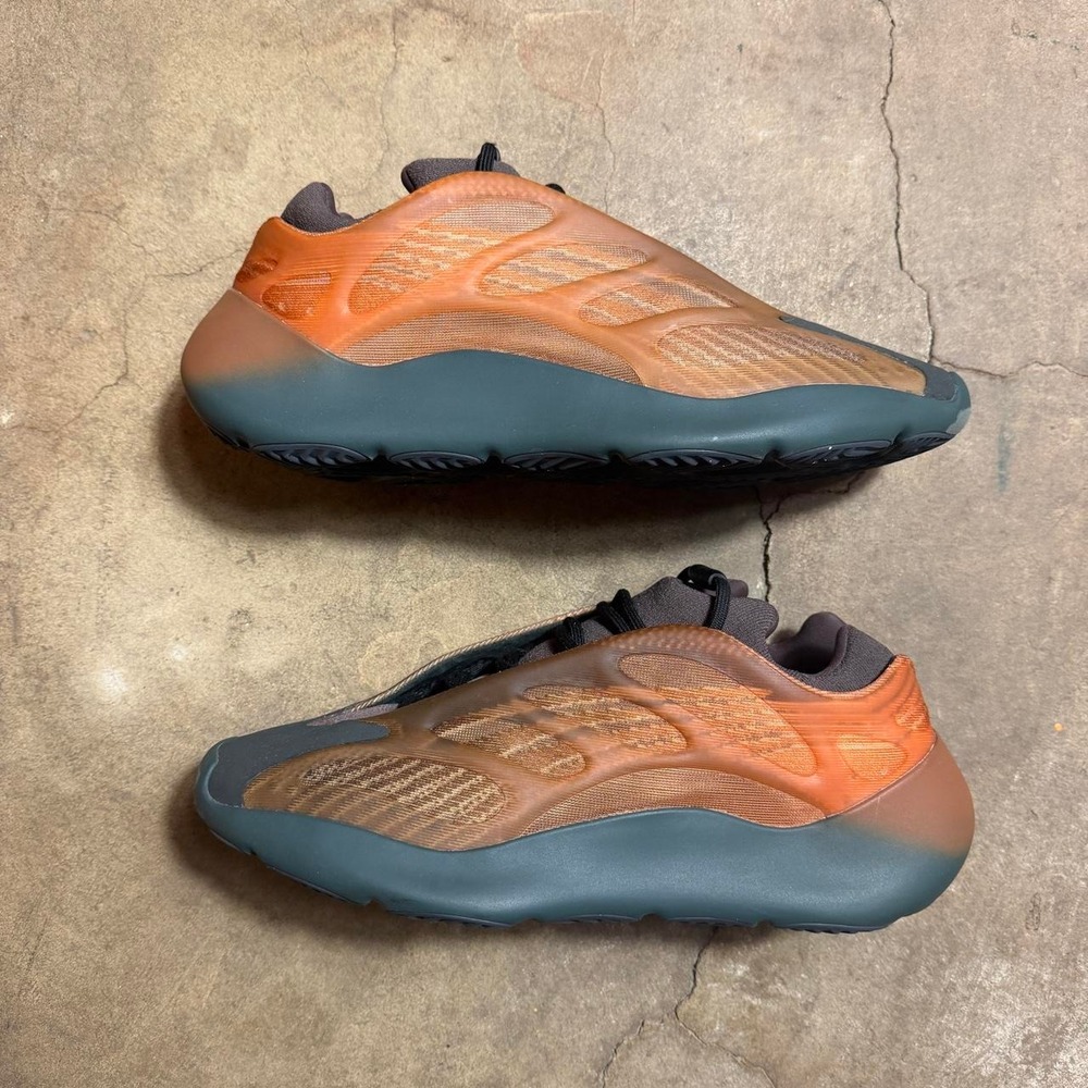 Adidas Yeezy 700 V3 Copper Fade Mens Sneakers GY4109 Size 11 Brown Teal 2021